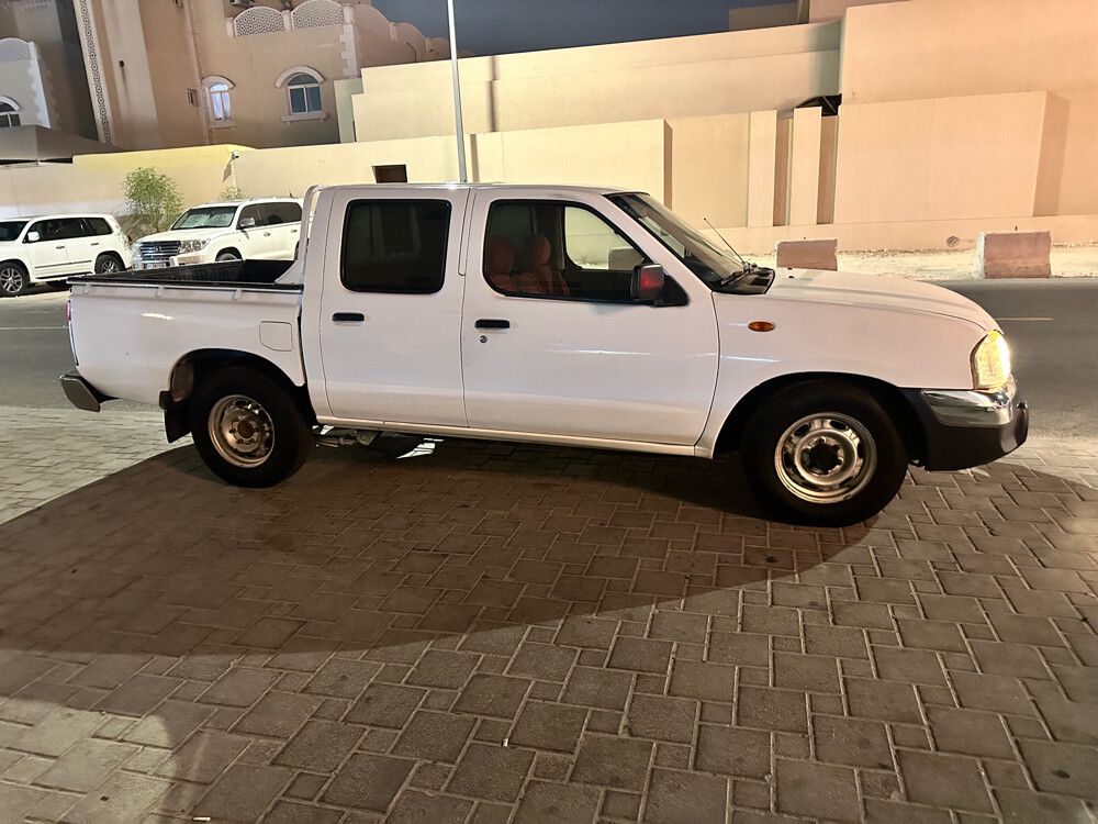 NISSAN PICKUP - 1