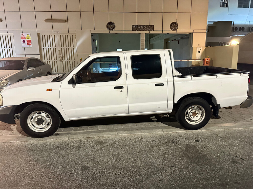 NISSAN PICKUP - 3
