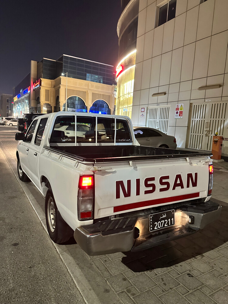 NISSAN PICKUP - 5