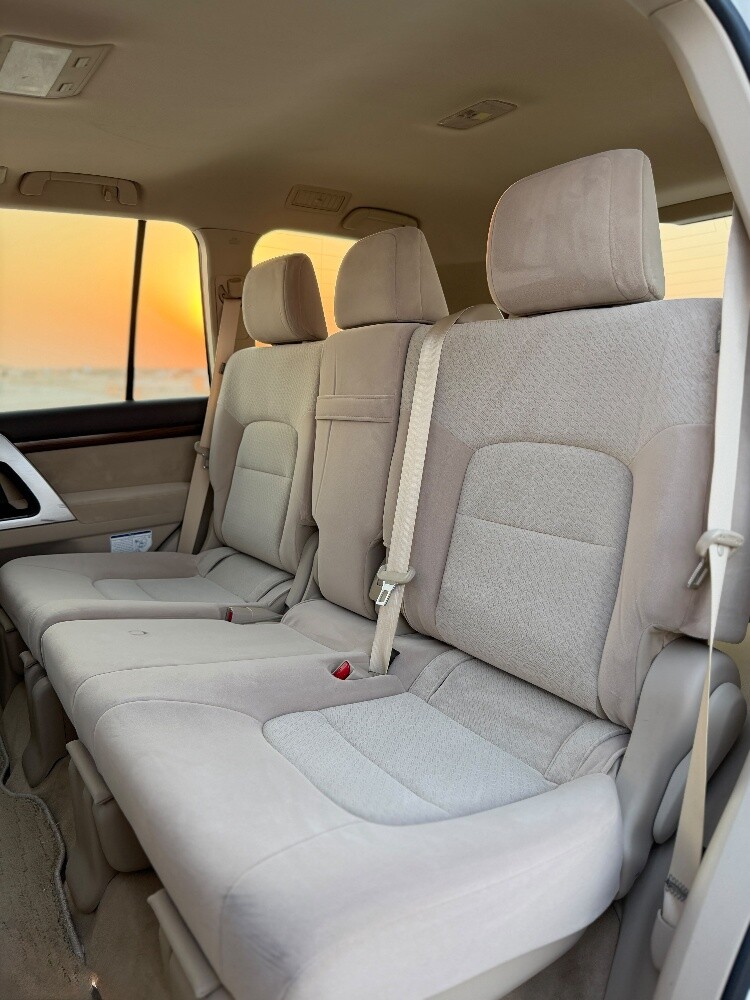 land cruiser VXR - 3