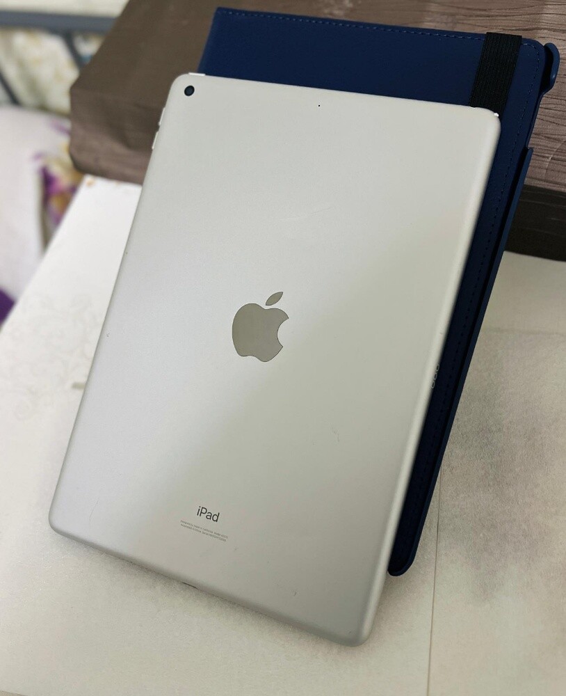 ipad 8/128gb*WiFi *iOS-26. - 2