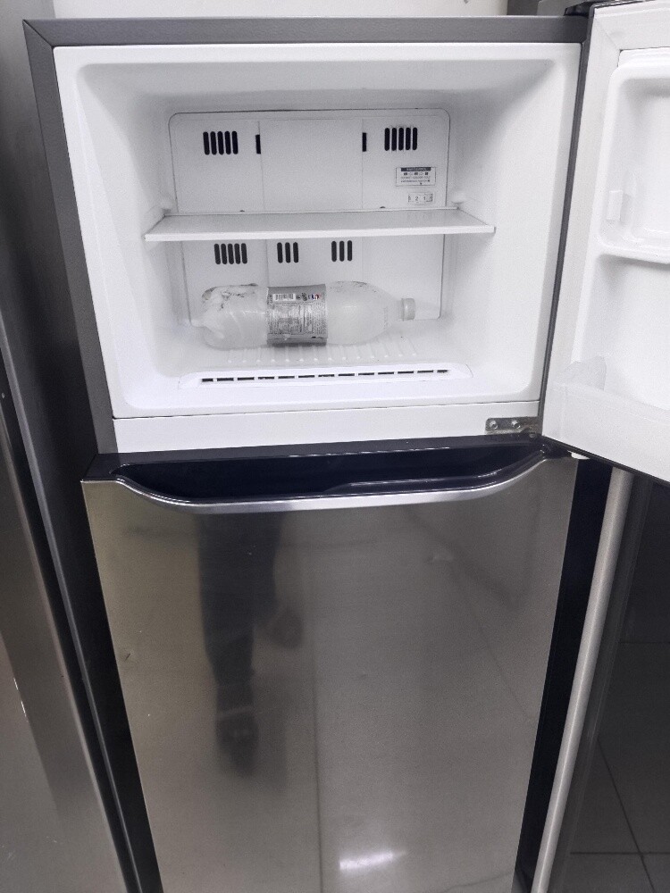 Lg refrigerator good condition - 2