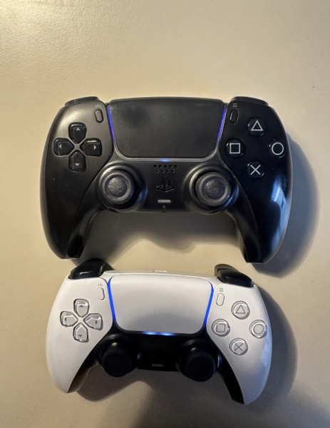 PS5 Controllers in great condition - 2