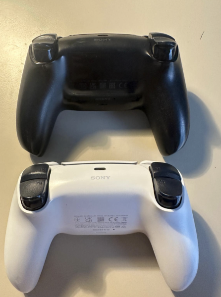 PS5 Controllers in great condition - 5