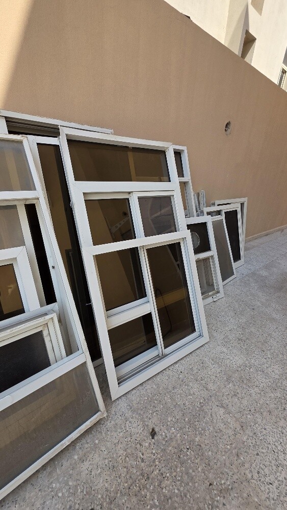 Aluminum and wooden doors - 8