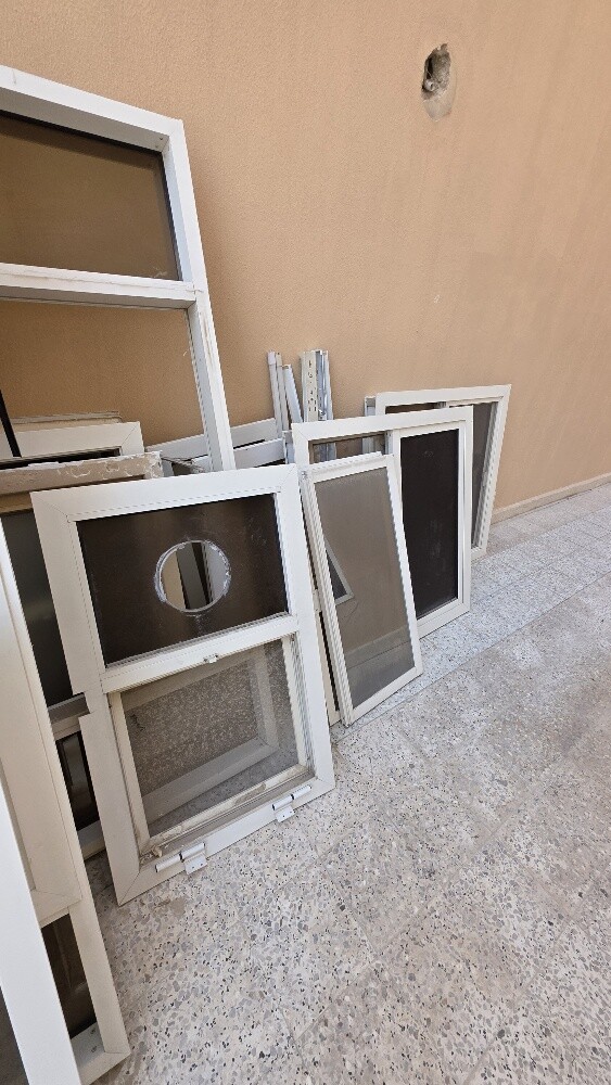 Aluminum and wooden doors - 9