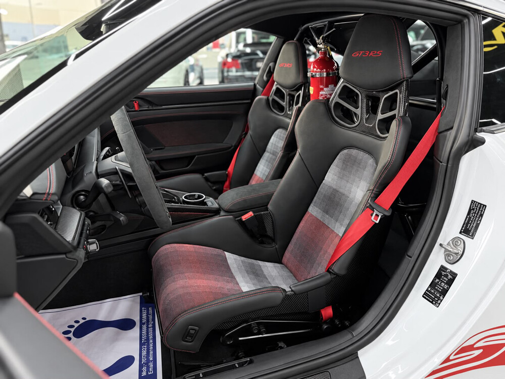 Porsche 911 GT3 RS Model: 2024 - 11