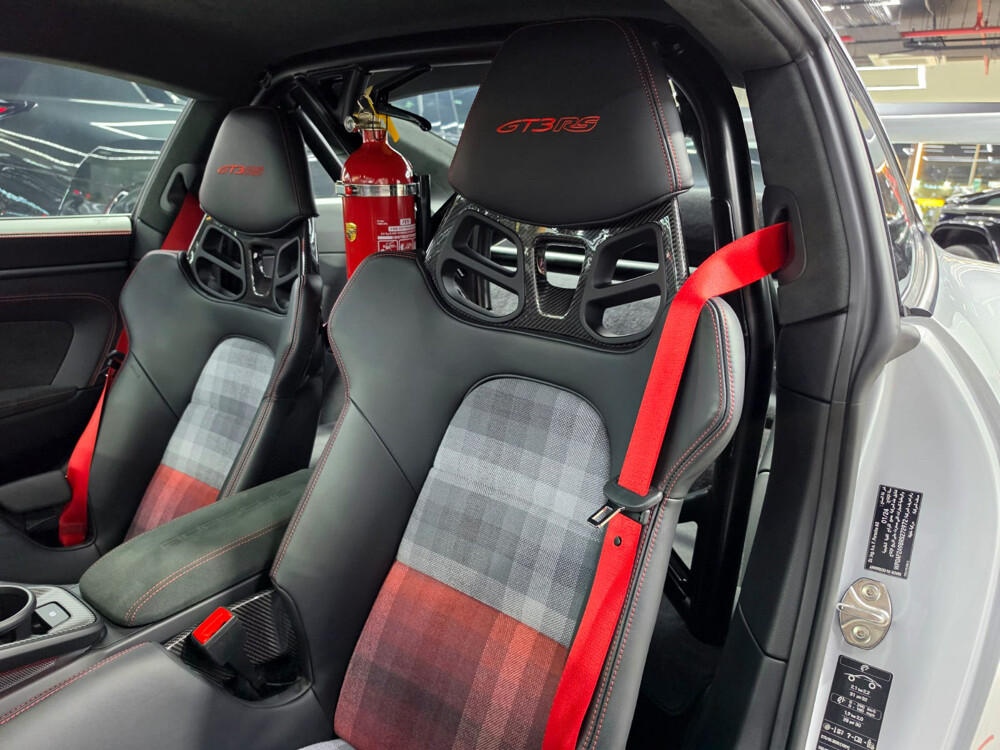Porsche 911 GT3 RS Model: 2024 - 13