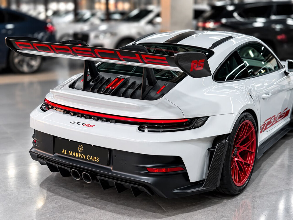 Porsche 911 GT3 RS Model: 2024 - 8