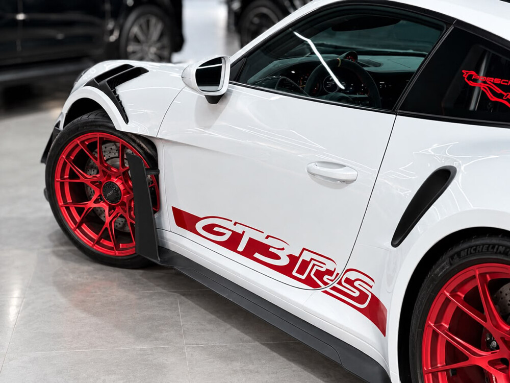 Porsche 911 GT3 RS Model: 2024 - 7
