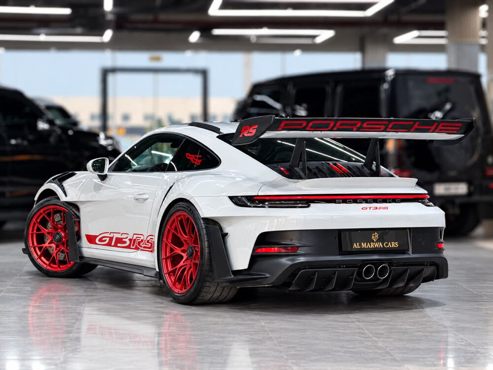 Porsche 911 GT3 RS Model: 2024 - 6
