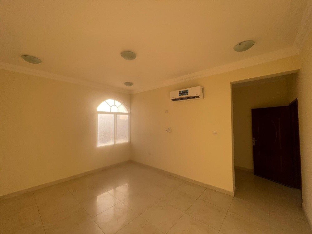 للإيجار فيلا في ام قرن
7 غرف - 13