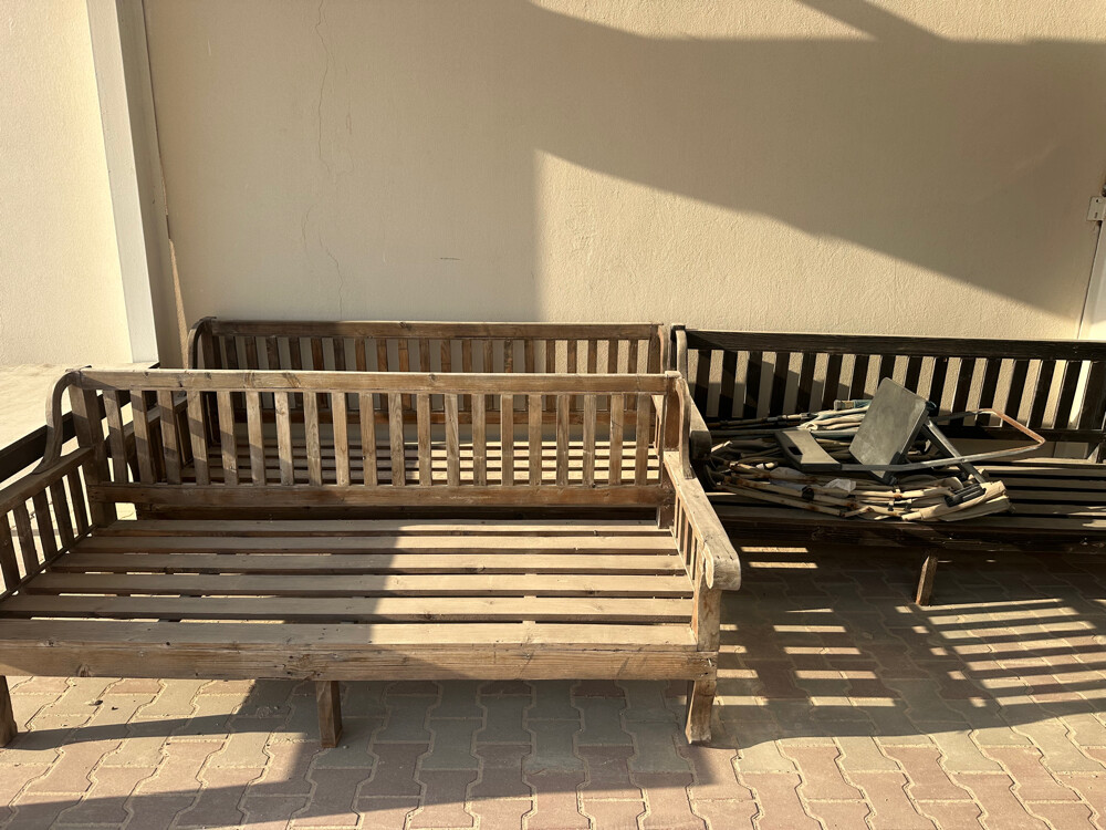 اربع كراسي وطاولة - 1