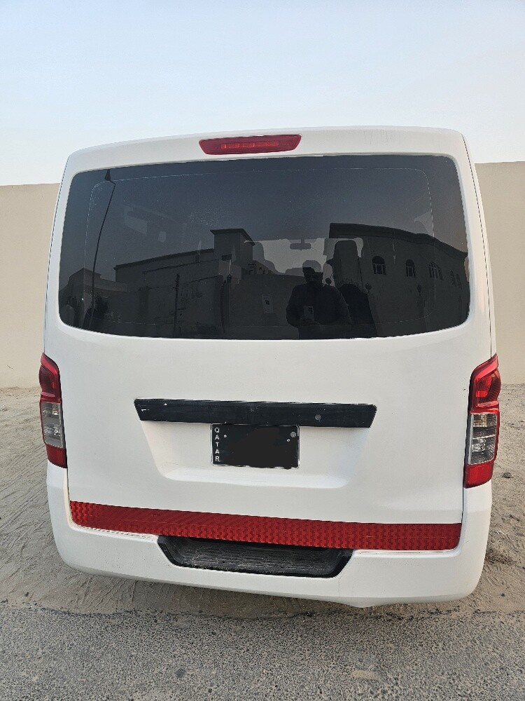 Bus Nissan urvan - 1