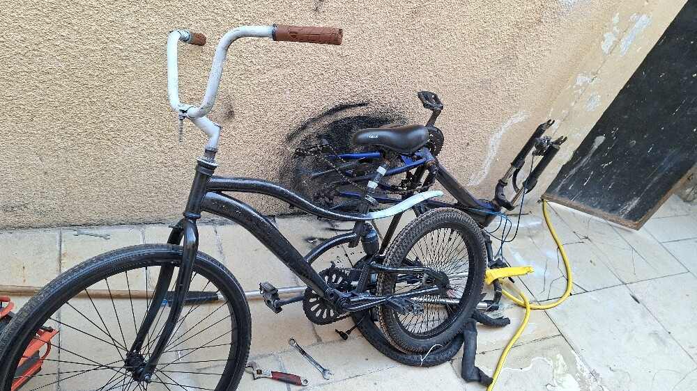cycle cobra with chain on tire - 2
