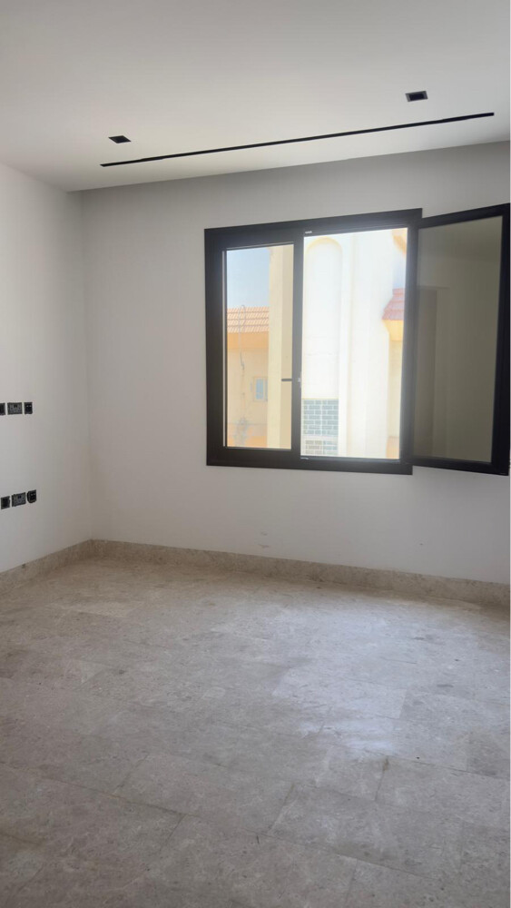 للبيع فيلا ف الدحيل موقع ممتاز - 4
