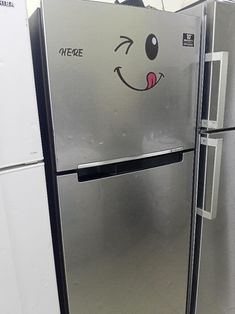 Samsung refrigerator available - 2