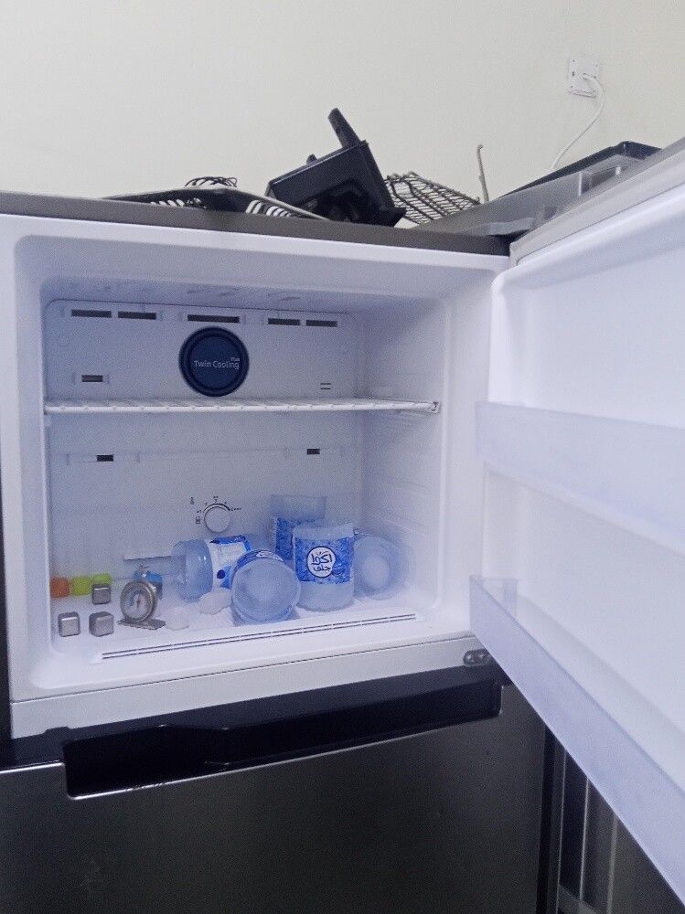 Samsung refrigerator available - 3