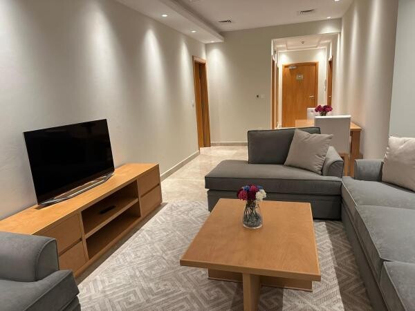 ZIGZAG FF 1 BHK | SHARED GYM & POOL - 3
