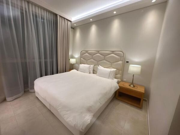 ZIGZAG FF 1 BHK | SHARED GYM & POOL - 10