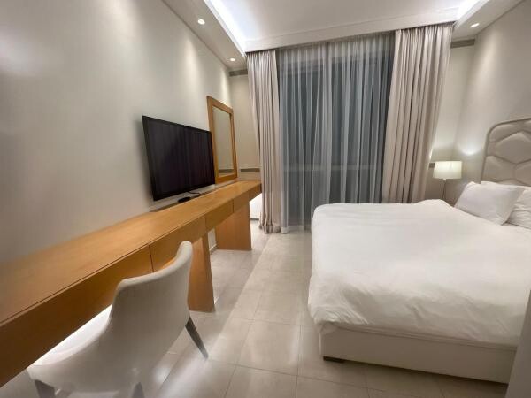 ZIGZAG FF 1 BHK | SHARED GYM & POOL - 11