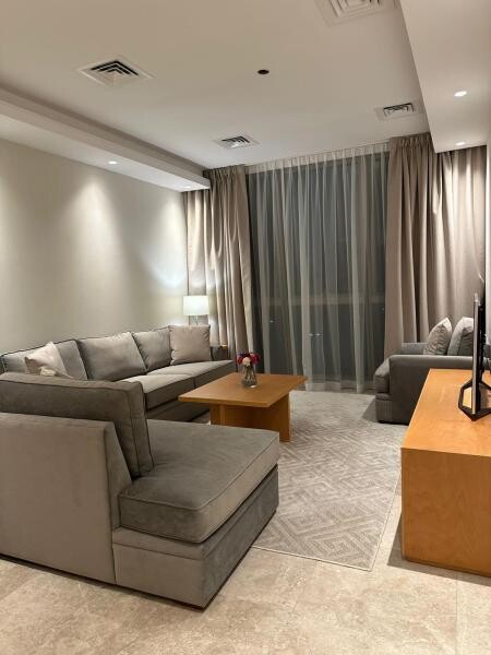 ZIGZAG FF 1 BHK | SHARED GYM & POOL - 7