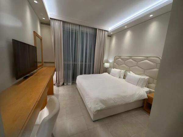 ZIGZAG FF 1 BHK | SHARED GYM & POOL - 6