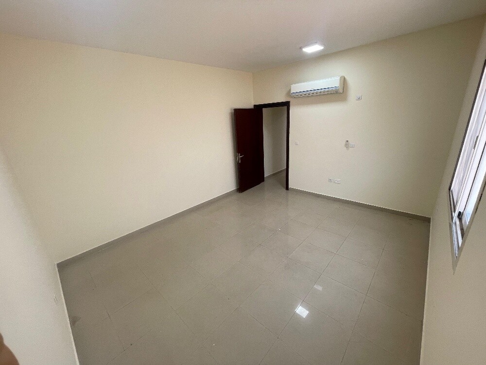 شقق بمجمع ساكنى للايجار بالمطار - 3