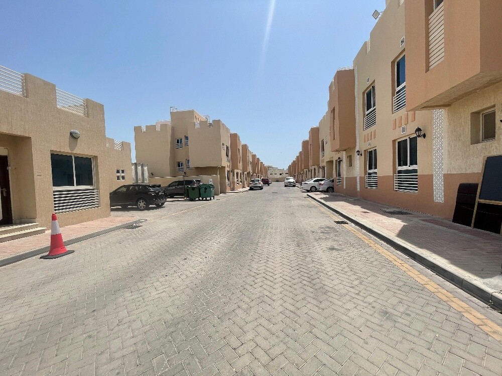 شقق بمجمع ساكنى للايجار بالمطار - 6