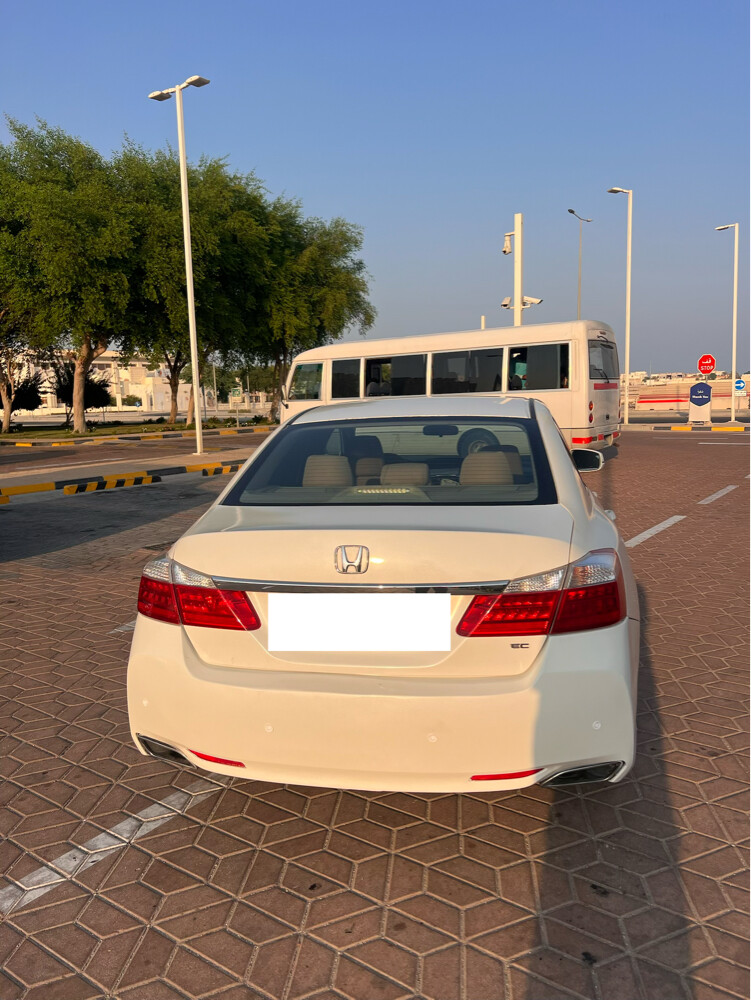 للبيع هوندا أكورد - 5