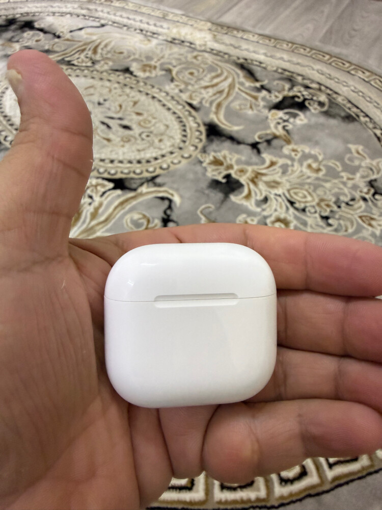 iPhone airpods - 4