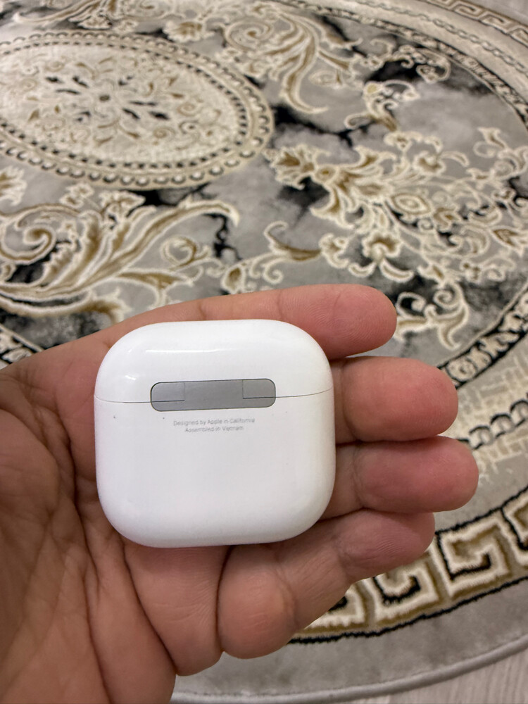 iPhone airpods - 2