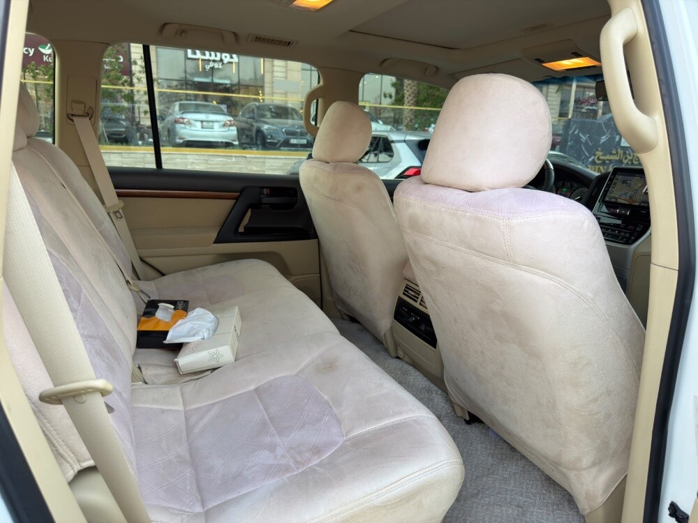 Toyota Land cruiser GXR - 10