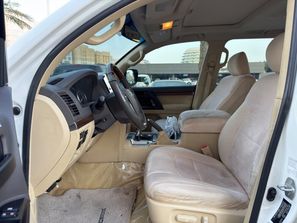 Toyota Land cruiser GXR - 8