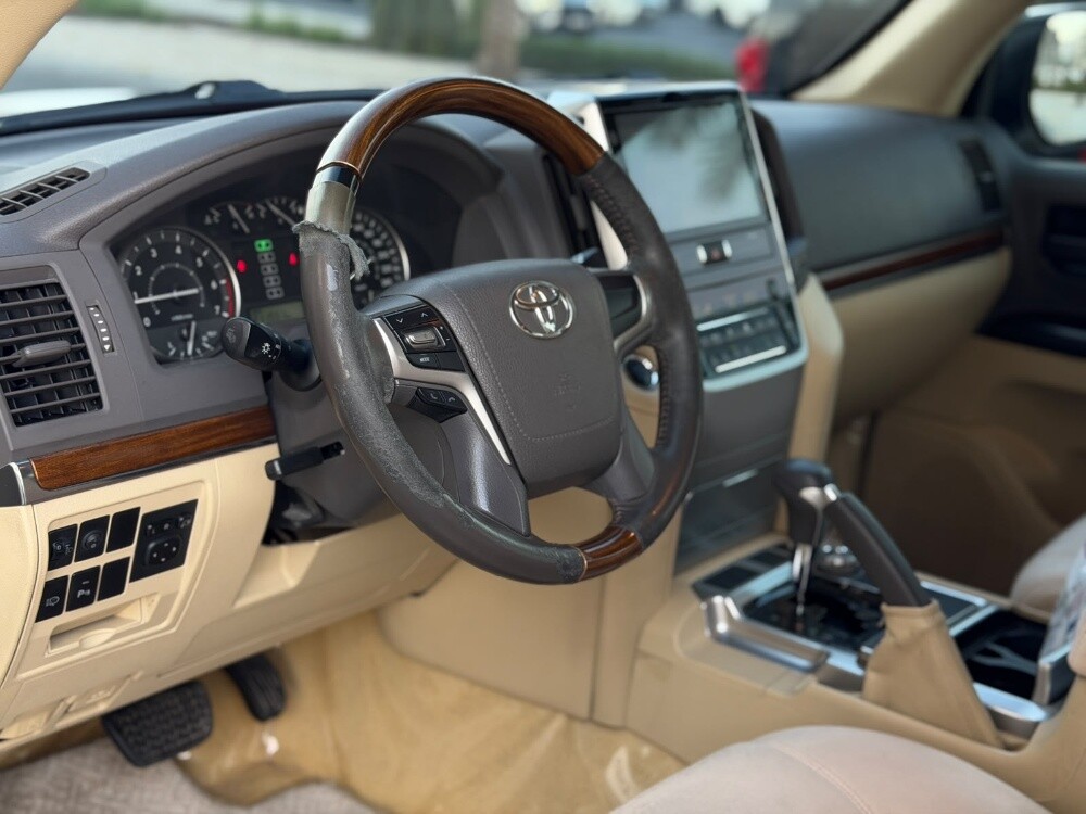 Toyota Land cruiser GXR - 7