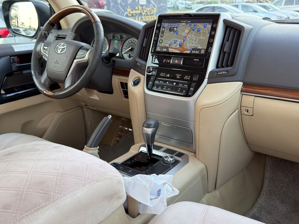 Toyota Land cruiser GXR - 11