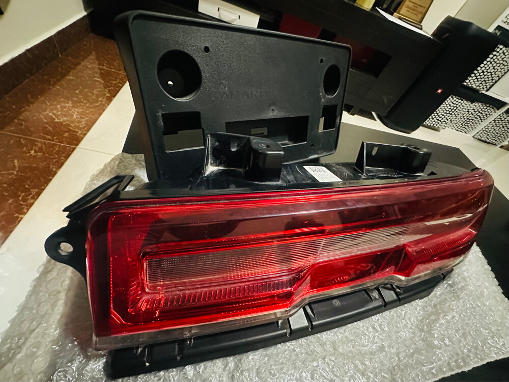 * Original right-side tail light * - 3