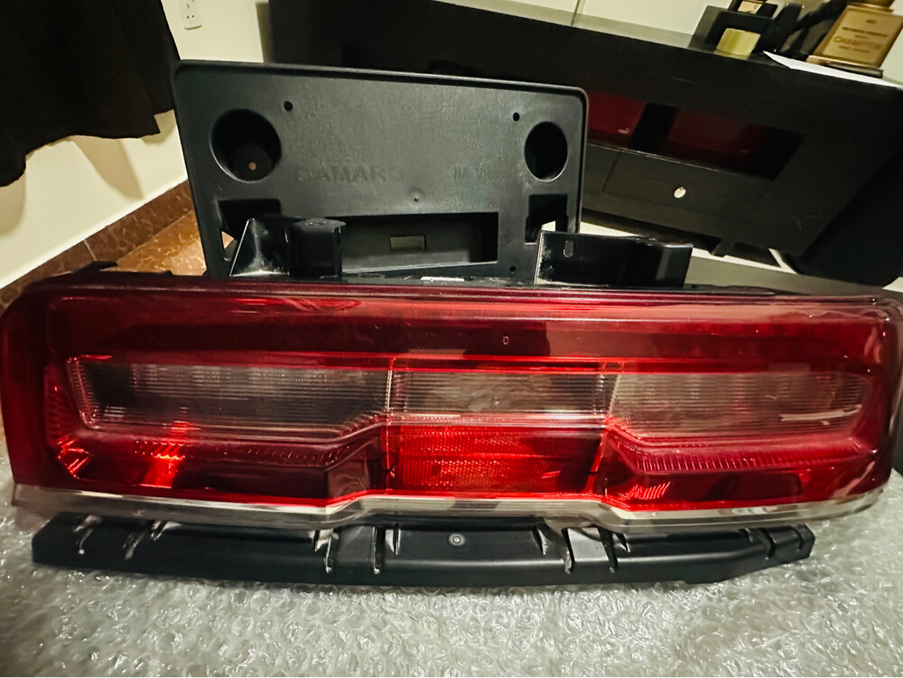 * Original right-side tail light * - 4