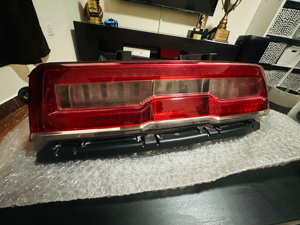 * Original right-side tail light * - 5