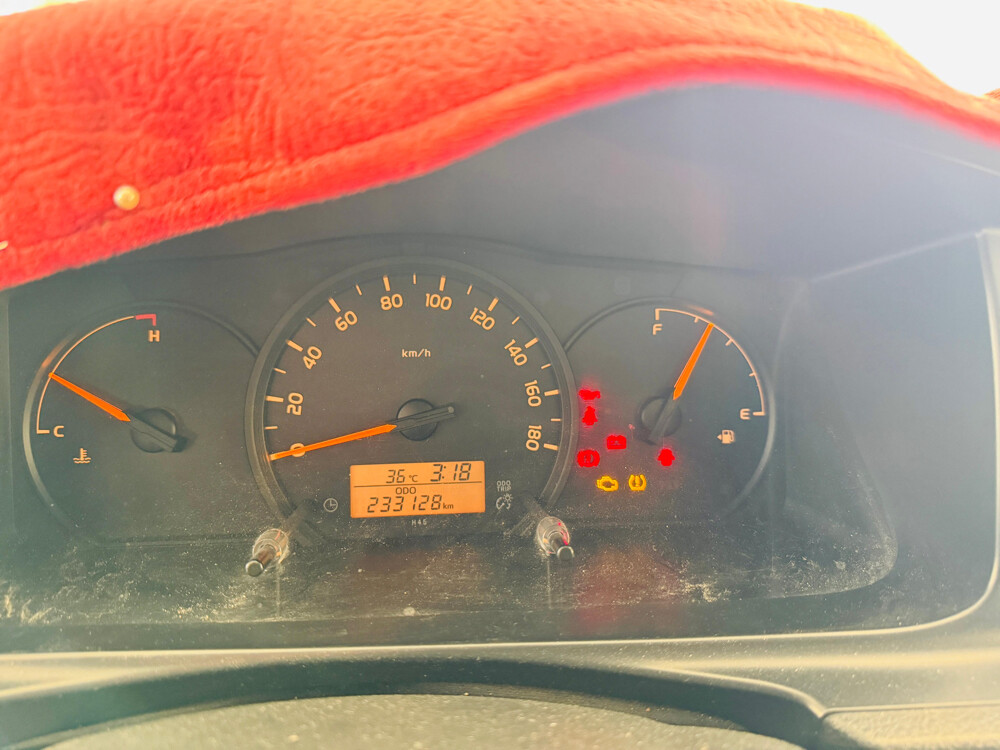 toyota hiace cargo van - 2