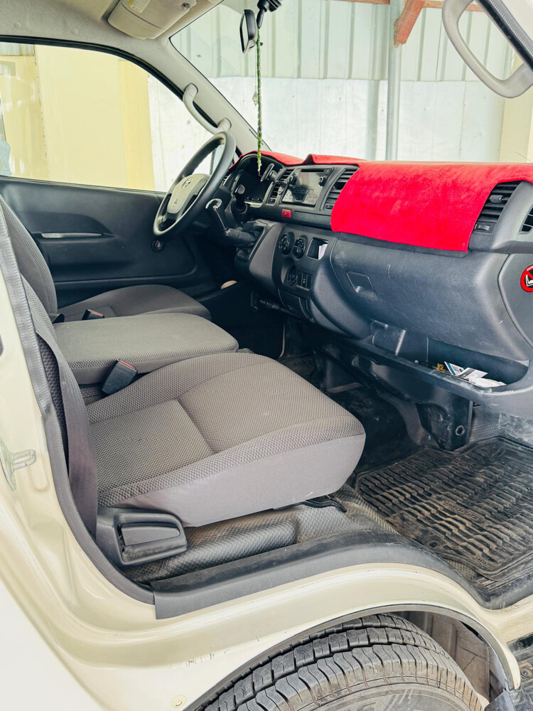 toyota hiace cargo van - 9