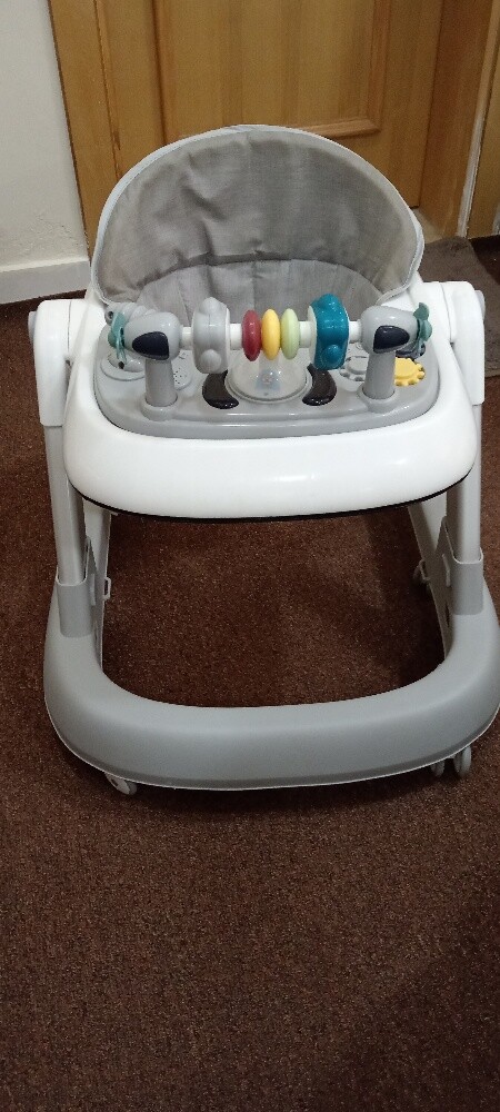 Adjastable walker and  Car Seat - 1