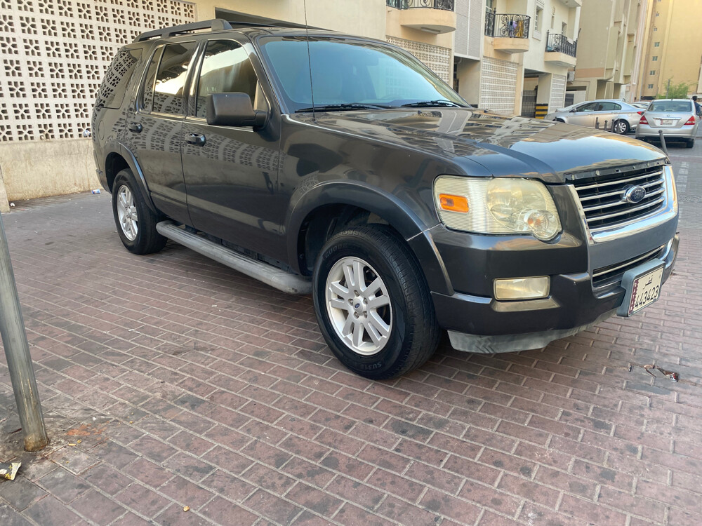 ford explorer 2010 model  - 1