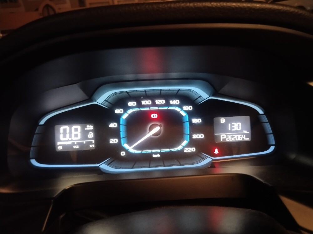 سيارة ام جي 360 - 6