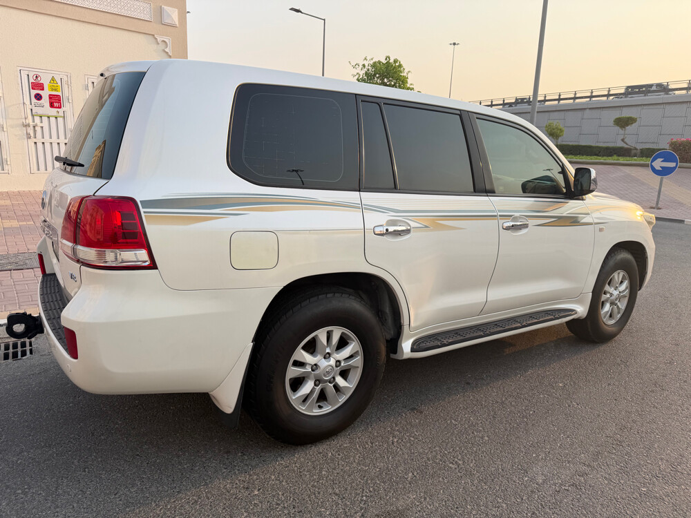 LAND CRUISER- VXR - 4