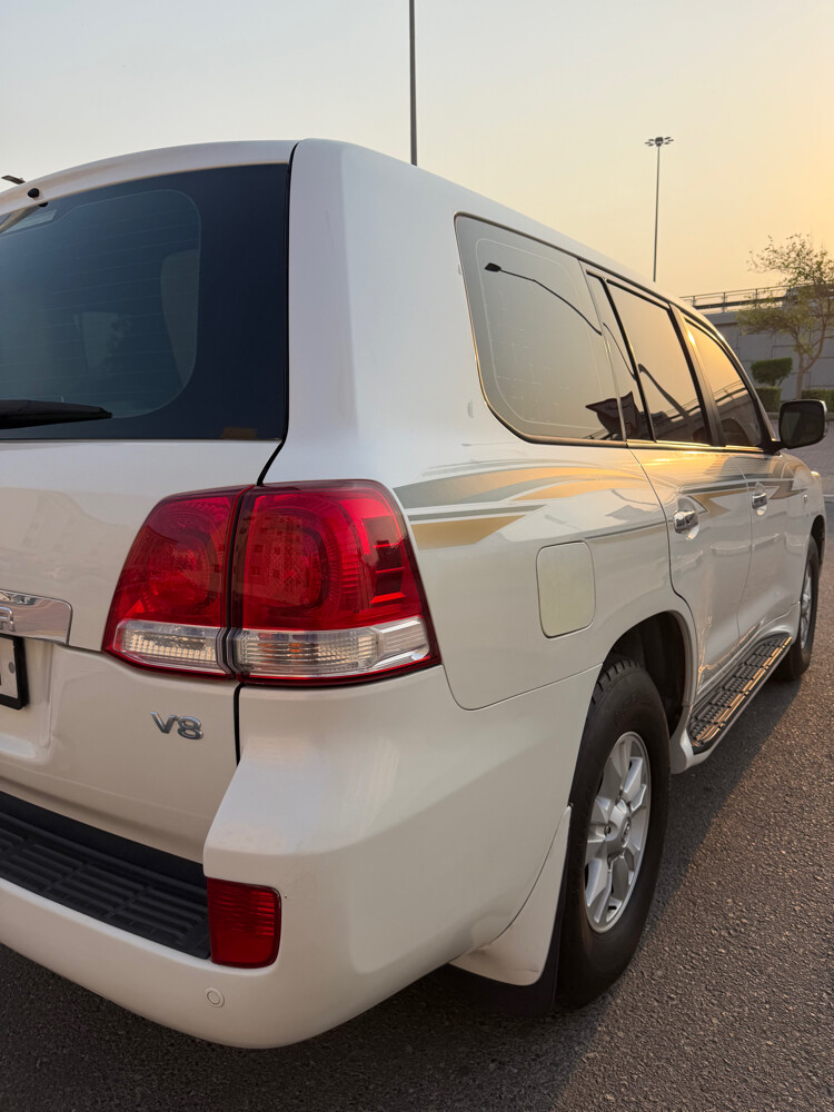 LAND CRUISER- VXR - 6