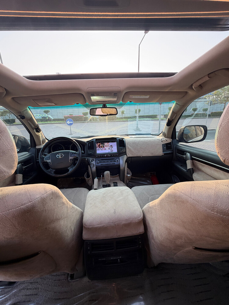 LAND CRUISER- VXR - 9