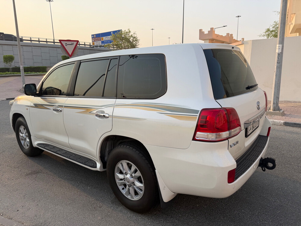LAND CRUISER- VXR - 3