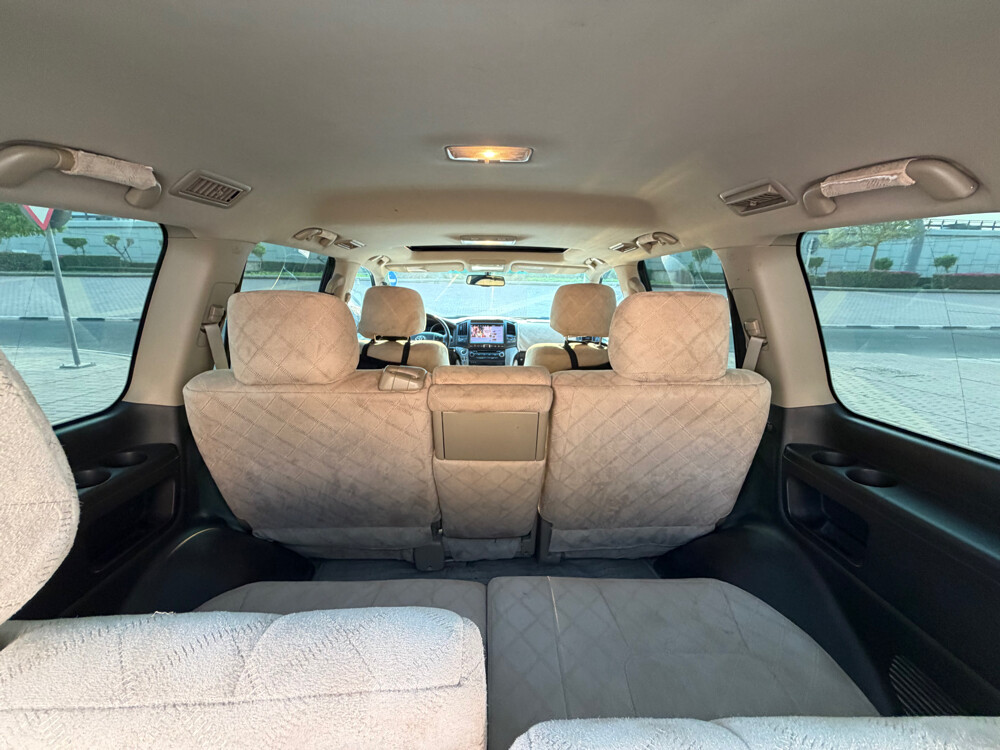 LAND CRUISER- VXR - 10