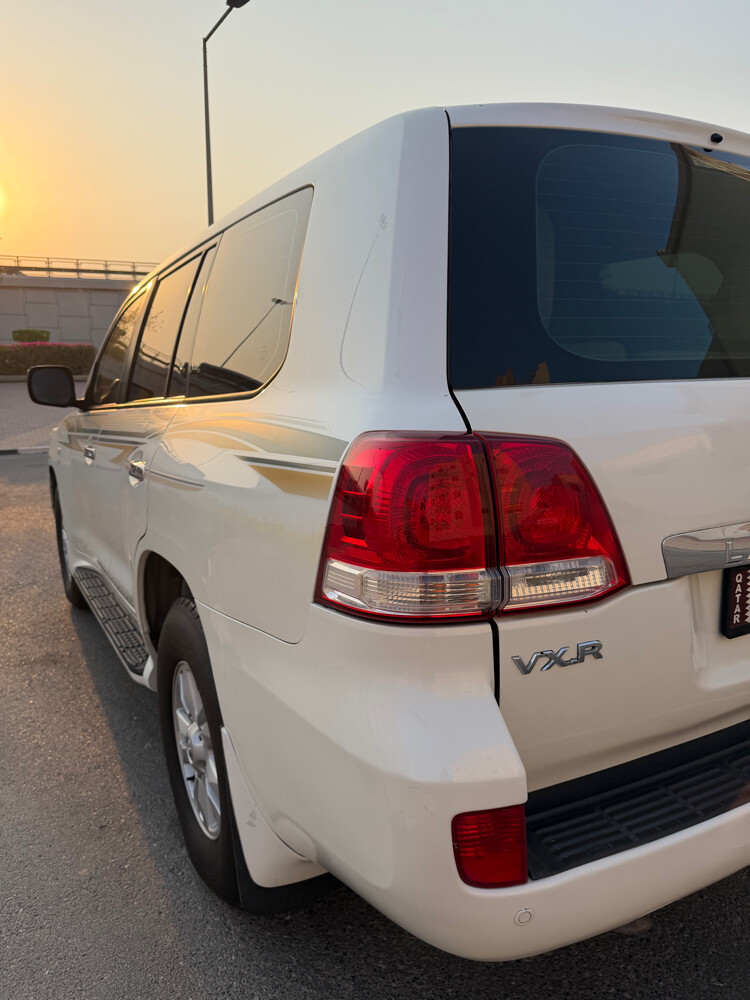 LAND CRUISER- VXR - 8